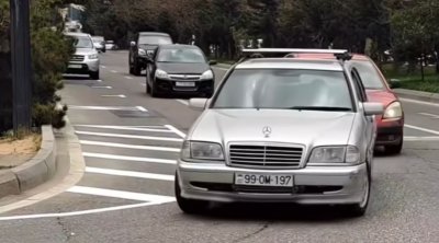 Paytaxtda yol xətlənməsi sual yaratdı &ndash; RƏSMİ AÇIQLAMA - VİDEO