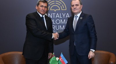 Nazir türkmənistanlı həmkarı Rəşid Meredov ilə görüşüb