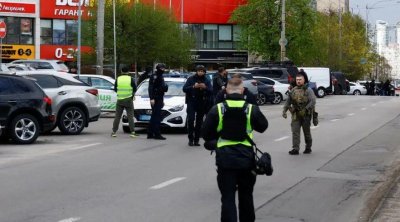 Kiyevdə polislər atışma zamanı hadisə yerindən qaçdı - VİDEO