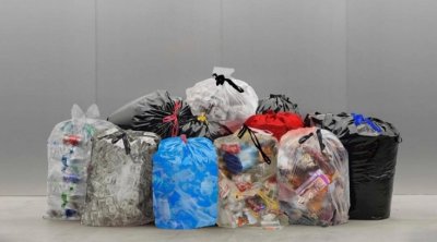 Zibil torbalarını xatırladan divan - FOTO