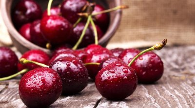 Mövsümün ilk gilası 30 minə satıldı