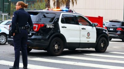 ABŞ-da ticarət mərkəzində kütləvi ATIŞMA: hamı təxliyə edildi