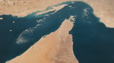 Hörmüz boğazında 600-dən çox gəmi qalıb