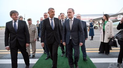 Çexiyanın Baş naziri Azərbaycana gəldi - FOTO