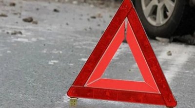 Xaçmazda minik avtomobili lokomotivlə toqquşdu