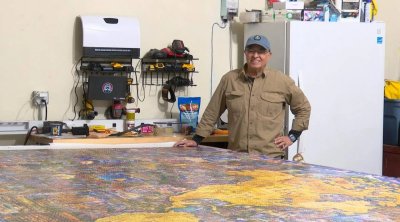 Dünyanın ən böyük pazlını yığdı: Qarajda 9 metrlik masa düzəltdi - FOTO