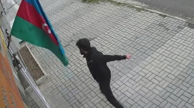 Bayrağa hörmətsizlik edən şəxs barəsində tədbir görüləcək &ndash; VİDEO