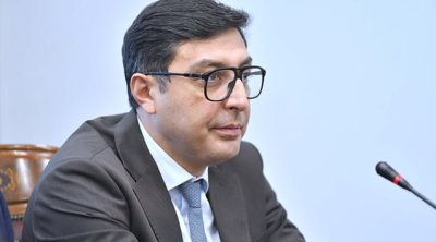 Müşavirini bu liseyə direktor təyin etdi - FOTO