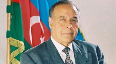 Ümummilli lider Heydər Əliyevin xatirəsi anılır