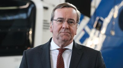 Almaniyanın Müdafiə naziri Putinin sözlərini "aldadıcı manevr" adlandırdı