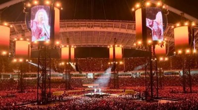 "Metallica" rok qrupunun konserti Afinada zəlzələyə səbəb oldu - VİDEO