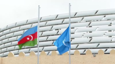 Bakıda WUF13 çərçivəsində rəsmi bayraq qaldırma mərasimi keçirilir - VİDEO