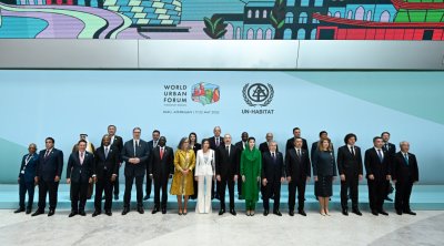 Prezidentlə xanımının rəsmi qonaqlarla birgə FOTOSU