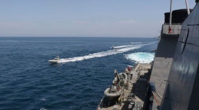 ABŞ İran bayrağı altında üzən tankerə qarşı əməliyyat keçirdi - VİDEO
