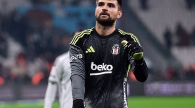 &ldquo;Beşiktaş&rdquo;ın qapıçısı komandanı tərk edir