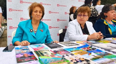 &ldquo;Yaşa Azərbaycan&rdquo; mahnısının sözlərinin müəllifi oxucuları ilə görüşdü &ndash; FOTO