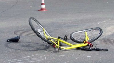 Velosiped sürən uşağı maşın vurdu