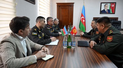 General-mayor Azər İbrahimov Qırğızıstan heyəti ilə görüşdü - FOTO