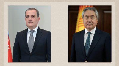 Ceyhun Bayramov qırğızıstanlı həmkarını təbrik etdi