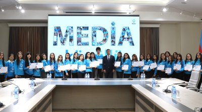 MEDİA-da məzun könüllülər və növbəti proqramın iştirakçıları ilə görüş keçirildi &ndash; FOTO