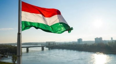 Macarıstan deputatları öz maaşlarını kəskin azaltdılar