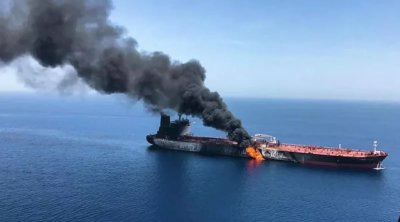 Oman sahillərində tanker alovlar içində &ndash; VİDEO