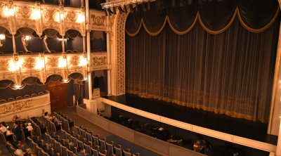 İki teatr Mədəniyyət Nazirliyinin tabeliyinə verildi