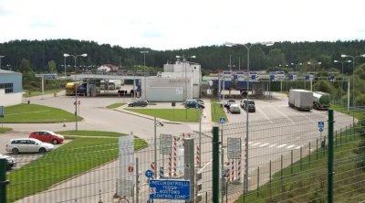 Estoniya hərbçiləri Rusiya ilə sərhəddə daha 10 kilometrlik xəndək qazdılar