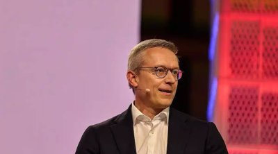 Almaniyalı nazir çıxışlarının üçdə birində süni intellektdən istifadə edib - FOTO