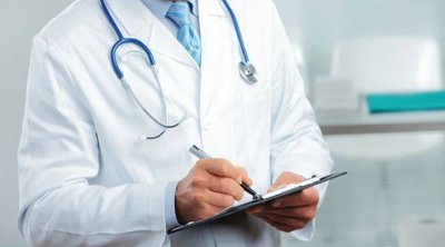 65 yaşı tamam olan həkimlərə müjdə