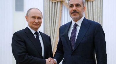 Putin Kazanda Hakan Fidanla görüşdü