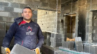 Özünü həkim kimi tanıdıb, xəstələri müalicə edən şəxs maşın ustası imiş... &ndash; VİDEO