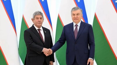 Şavkat Mirziyoyev Azərbaycan səfirini ordenlə təltif etdi