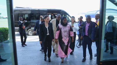 Mozambik parlamentinin sədri Azərbaycana gəldi &ndash; FOTO