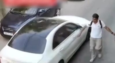 Yeni DƏLƏDUZLUQ üsulu: Qəsdən telefonu maşına vurub pul tələb edirlər &ndash; VİDEO