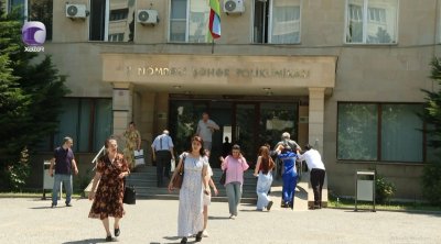 Poliklinikalarda davam edən növbə problemləri&hellip; - VİDEO
