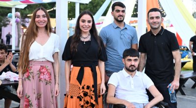 Leyla Əliyeva və Arzu Əliyeva &ldquo;CandyFest&rdquo; yay festivalında su sirki şousunu izlədilər &ndash; FOTO