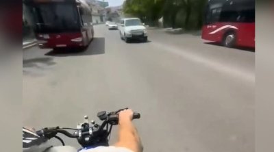 Motosikleti &ldquo;protiv&rdquo; sürüb yolda hamıya təhlükə yaratdı - Araşdırma aparılır &ndash; VİDEO