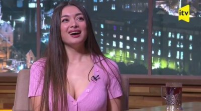 Aparıcı Xəyalə qəza keçirdi: "Axmaq piyadanın qurbanı oldum" &ndash; VİDEO