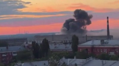 Rusiyanın "İskəndər" istehsal edən zavodunun VURULDUĞU AN - VİDEO