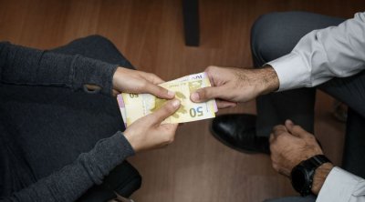Məhkəmədən 600 minlik dələduzluq edən şəxslə bağlı QƏRAR