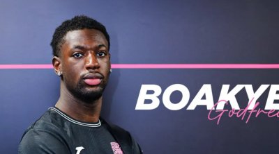 &ldquo;Sabah&rdquo; qanalı futbolçu ilə müqavilə imzaladı