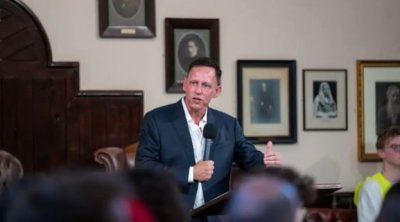 "Hollivud qorxu içində: İlon Mask və Sem Altman haqqında filmlər niyə bağlanmaq ərəfəsindədir?"