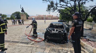 Naxçıvan şəhərində minik avtomobili yandı - FOTO/VİDEO