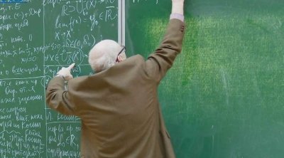 65 yaşdan sonra hansı müəllimləri işdə saxlayırlar?