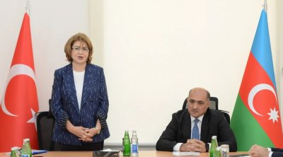 Türkiyə-Azərbaycan Universitetinin ilk rektoru kollektivə təqdim olundu