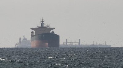 İraq neftini daşıyan tankerlər Hörmüz boğazından keçməyə başladı