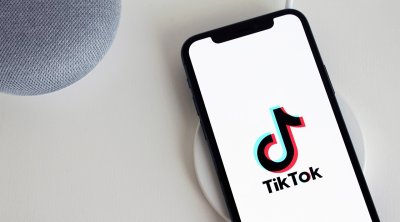 Canlı yayımda qadınları söyən "tiktoker" CƏRİMƏLƏNDİ