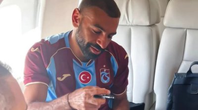 Məhəmməd Salah Türkiyəyə yola düşdü - "Trabzonspor"un formasını geyinəcək - VİDEO