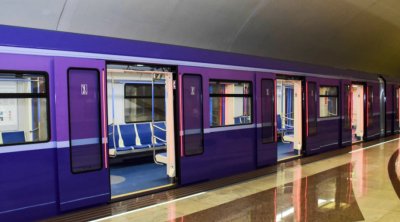 Bakı metrosunda sərnişinlər qatardan DÜŞÜRÜLDÜ - VİDEO